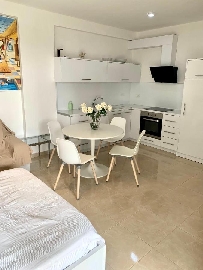 Loli Apartment Luxury White Residence Саранда Екстер'єр фото