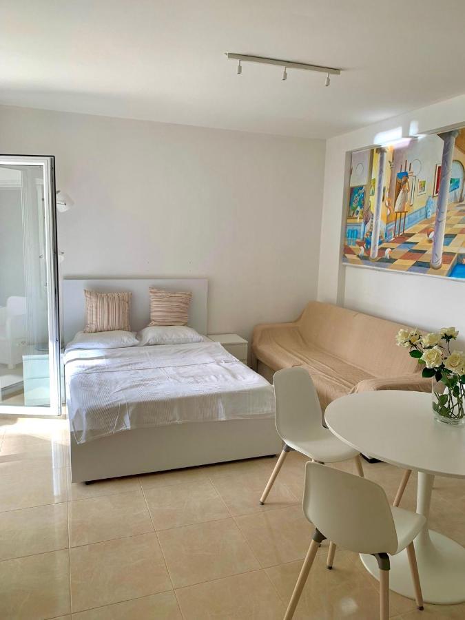 Loli Apartment Luxury White Residence Саранда Екстер'єр фото