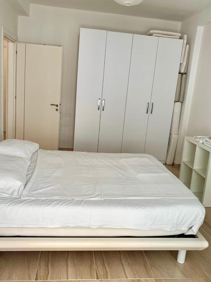 Loli Apartment Luxury White Residence Саранда Екстер'єр фото